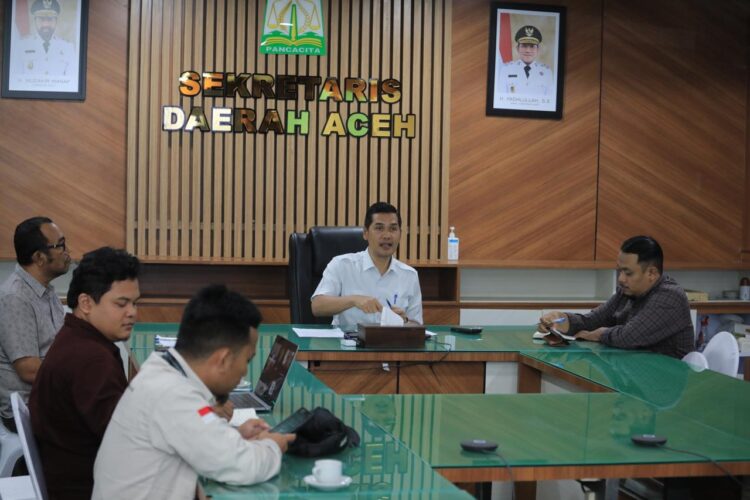 Sekretaris Daerah Sekda Aceh M Nasir menggelar rapat virtual bersama delegasi IFRC Indonesia dan lembaga kemanusiaan lainnya di Banda Aceh Rabu 31 Desember 2025 KETIKKABARcom Sekretaris Daerah Sekda Aceh M Nasir menggelar rapat virtual bersama delegasi IFRC Indonesia dan lembaga kemanusiaan lainnya di Banda Aceh Rabu 31 Desember 2025