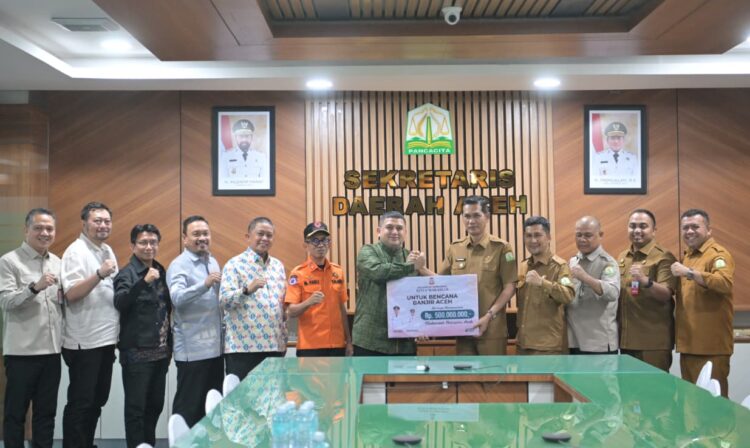 Sekretaris Daerah Aceh M Nasir menerima kunjungan solidaritas Pemerintah Kota Makassar yang menyerahkan bantuan kemanusiaan senilai Rp500 juta untuk penanganan bencana banjir di Aceh Bantuan tersebut diserahkan langsung oleh Wali Kota Makassar Munafri Arifuddin secara simbolis di Kantor Gubernur Aceh Banda Aceh Senin 512026 KETIKKABARcom Sekretaris Daerah Aceh M Nasir menerima kunjungan solidaritas Pemerintah Kota Makassar yang menyerahkan bantuan kemanusiaan senilai Rp500 juta untuk penanganan bencana banjir di Aceh Bantuan tersebut diserahkan langsung oleh Wali Kota Makassar Munafri Arifuddin secara simbolis di Kantor Gubernur Aceh Banda Aceh Senin 512026