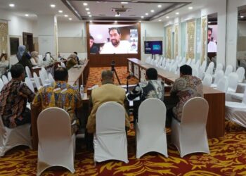 Gubernur Aceh, Muzakir Manaf di dampingi Wakil Gubernur Aceh, Fadhlullah, SE beserta unsur Forkopimda Aceh serta SKPA terkait menetapkan perpanjangan ketiga status tanggap darurat Bencana Hidrometeorologi Aceh Tahun 2026, selama 14 hari terhitung 9 s/d 22 Januari 2026 secara daring, Kamis, 8 Januari 2026