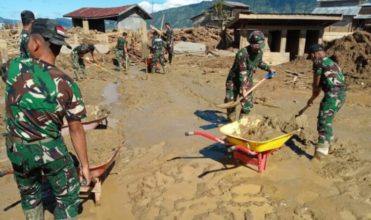 Satgas Penanggulangan Bencana Alam dari Kodim 0106Aceh Tengah bersama personel YTP 856SBS melakukan aksi pembersihan fasilitas kesehatan di Desa Toweren Uken Kecamatan Lut Tawar Kabupaten Aceh Tengah Sabtu 1012026 KETIKKABARcom Satgas Penanggulangan Bencana Alam dari Kodim 0106Aceh Tengah bersama personel YTP 856SBS melakukan aksi pembersihan fasilitas kesehatan di Desa Toweren Uken Kecamatan Lut Tawar Kabupaten Aceh Tengah Sabtu 1012026