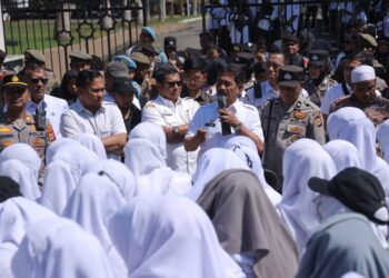 Wakil Bupati Aceh Besar Drs Syukri A Jalil menerima aspirasi tenaga kesehatan di Kantor Bupati Aceh Besar, Kota Jantho, Rabu (14/01/2026). FOTO/MC ACEH BESAR