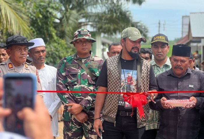 Bupati Aceh Timur Iskandar Usman AlFarlaky meresmikan Jembatan bailey di Gampong Baroh Bugeng Kecamatan Nurussalam Aceh Timur Kamis 1512026 KETIKKABARcom Bupati Aceh Timur Iskandar Usman Al Farlaky meresmikan Jembatan bailey di Gampong Baroh Bugeng Kecamatan Nurussalam Aceh Timur Kamis 1512026