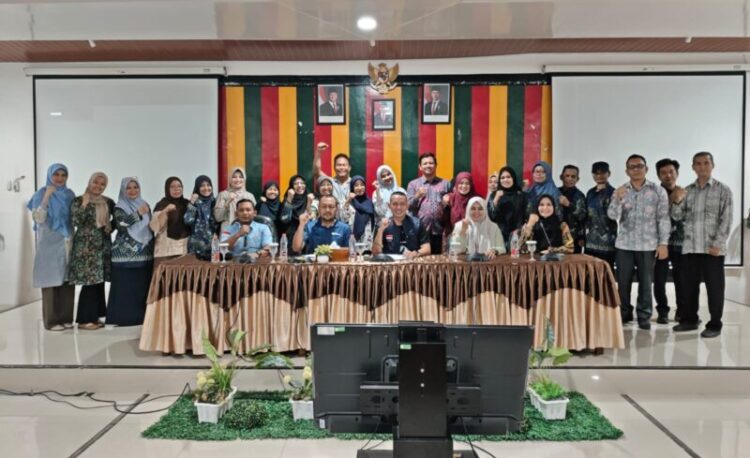 Balai Besar Pengawas Obat dan Makanan BBPOM di Banda Aceh foto bersama usai melaksanakan Monitoring dan Evaluasi Monev penanganan banjir bandang Aceh untuk meninjau capaian serta tantangan tim Satgas Terpadu Kamis 1512026