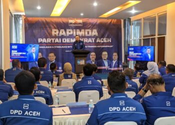 Plt. Ketua DPD Partai Demokrat Aceh, Rian Firmansyah atau yang akrab disapa Rian Syaf resmi membuka Rapat Pimpinan Daerah (Rapimda) 2026 di Banda Aceh, Minggu (25/1/2026)./FOTO: KETIKKABAR.com