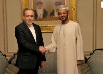 Menteri Luar Negeri Iran, Abbas Araghchi, menggelar pertemuan dengan Menteri Luar Negeri Oman, Sayyid Badr Albusaidi, di Muscat pada 6 Februari 2026./Doc. Reuters