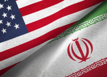 Ilustrasi bendera Amerika Serikat dan Iran. (iStockphoto/studiocasper)