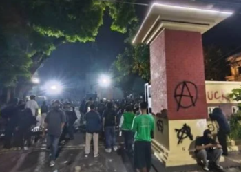 Ⓒ Hak cipta foto di atas dikembalikan sesungguhnya kepada pemilik foto.