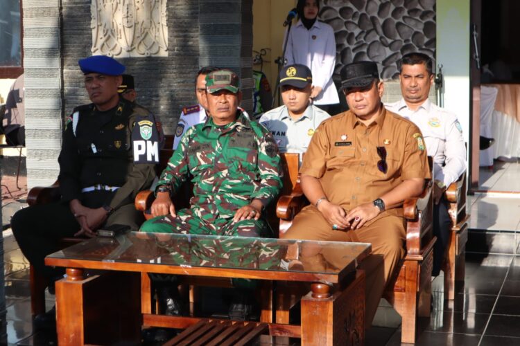 Sekda Aceh Besar Bahrul Jamil SSos MSi hadiri apel gelar pasukan operasi keselamatan seulawah 2026 yang dipimpin langsung oleh Wakapolres Aceh Besar Kompol Hadidin SH MH di Lapangan Apel Mapolres Aceh Besar Kota Jantho Senin 02022026 FOTOMC ACEH BESAR KETIKKABARcom Sekda Aceh Besar Bahrul Jamil SSos MSi hadiri apel gelar pasukan operasi keselamatan seulawah 2026 yang dipimpin langsung oleh Wakapolres Aceh Besar Kompol Hadidin SH MH di Lapangan Apel Mapolres Aceh Besar Kota Jantho Senin 02022026 FOTOMC ACEH BESAR