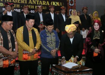Ⓒ Hak cipta foto di atas dikembalikan sesungguhnya kepada pemilik foto.