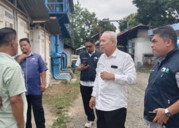 Plt Dirut PDAM Tirta Mountala Ir Yusmadi, MM didampingi Direktur Teknik Salman, ST MSi dan Jajaran meninjau WTP atau Instalasi Pengolahan Air Cabang Siron, kecamatan Ingin Jaya, Aceh Besar, Rabu, (11/02/2026). FOTO/ MC ACEH BESAR