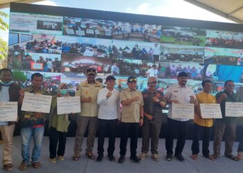 Wakil Gubernur Aceh, Fadhlullah, SE mendampingi Mendagri Tito Karnavian pada acara penyerahan Bantuan Perbaikan Rumah rusak Bencana Hidrometeorologi Tahap I, di Kab. Aceh Tamiang, Jum'at 13 Februari 2026