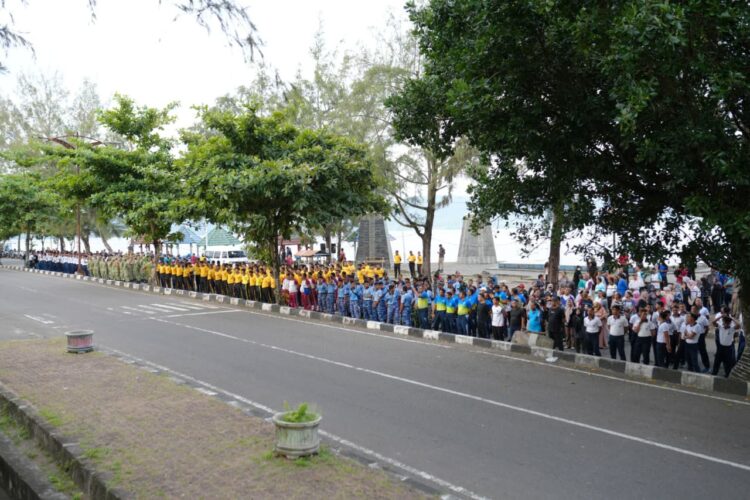 Pemerintah Kota Sabang bersama Forkopimda unsur TNIPolri instansi vertikal perbankan hingga BUMN dan BUMD menggelar apel bersama dan gotong royong massal di kawasan Sabang Fair Jumat 1322026 KETIKKABARcom Pemerintah Kota Sabang bersama Forkopimda unsur TNIPolri instansi vertikal perbankan hingga BUMN dan BUMD menggelar apel bersama dan gotong royong massal di kawasan Sabang Fair Jumat 1322026