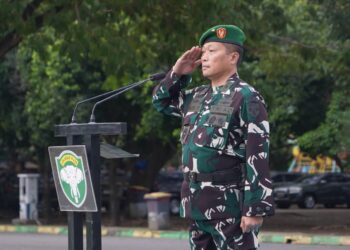 Inspektur Kodam Iskandar Muda (Irdam IM) Brigadir Jenderal TNI Heri Purwanto, S.E., mewakili Pangdam Iskandar Muda, menjadi Inspektur Upacara dalam Upacara Bulanan yang digelar di Lapangan Blang Padang, Banda Aceh, Rabu (18/2/2026).