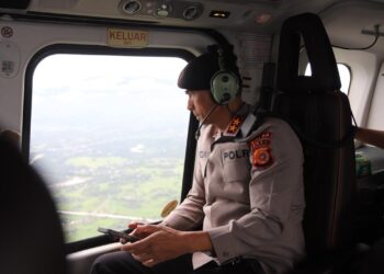 Kapolda Aceh, Irjen Pol. Drs. Marzuki Ali Basyah, M.M., melakukan patroli melalui jalur udara, upaya pencegahan penanaman hingga panen ganja di sejumlah wilayah di Provinsi Aceh. FOTO: HUMAS POLDA