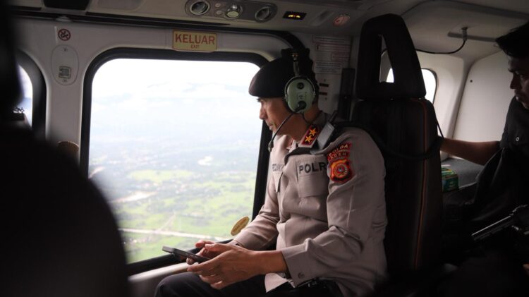 Kapolda Aceh Irjen Pol Drs Marzuki Ali Basyah MM melakukan patroli melalui jalur udara upaya pencegahan penanaman hingga panen ganja di sejumlah wilayah di Provinsi Aceh FOTO HUMAS POLDA