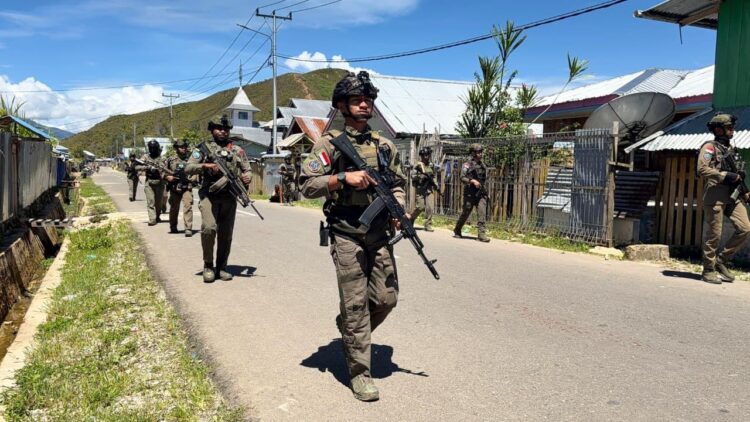 Personel Satgas Tindak Operasi Damai Cartenz 2026 melaksanakan patroli dialogis pada Jumat 27 Februari 2026 guna menjaga stabilitas keamanan dan ketertiban masyarakat kamtibmas di Kabupaten Paniai Provinsi Papua Tengah