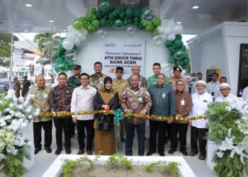 PT Bank Aceh Syariah meresmikan fasilitas ATM Drive Thru terbaru di kawasan Taman Kota Banda Aceh, Senin (2/3).