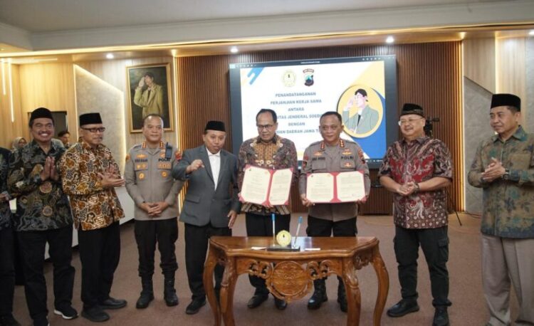 Universitas Jenderal Soedirman Unsoed bersama Kepolisian Negara Republik Indonesia Polri resmi memperkuat kolaborasi akademik dan kepolisian melalui penandatanganan Perjanjian Kerja Sama PKS antara Polda Jawa Tengah dan Unsoed sekaligus peresmian Pusat Studi Kepolisian di kampus Unsoed Purwokerto Kamis 532026 KETIKKABARcom Universitas Jenderal Soedirman Unsoed bersama Kepolisian Negara Republik Indonesia Polri resmi memperkuat kolaborasi akademik dan kepolisian melalui penandatanganan Perjanjian Kerja Sama PKS antara Polda Jawa Tengah dan Unsoed sekaligus peresmian Pusat Studi Kepolisian di kampus Unsoed Purwokerto Kamis 532026