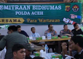Polda Aceh melalui Bidang Hubungan Masyarakat (Bidhumas) menggelar kegiatan buka puasa bersama ratusan awak media di MZ Coffee, Banda Aceh, Kamis, 5/3/2026.