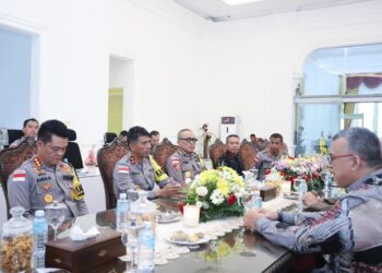 Kapolda Aceh Irjen Pol. Drs. Marzuki Ali Basyah, M. M, melaksanakan kegiatan silaturahmi sekaligus halal bihalal bersama unsur Forum Koordinasi Pimpinan Daerah (Forkopimda) Aceh, Senin (23/3/2026).