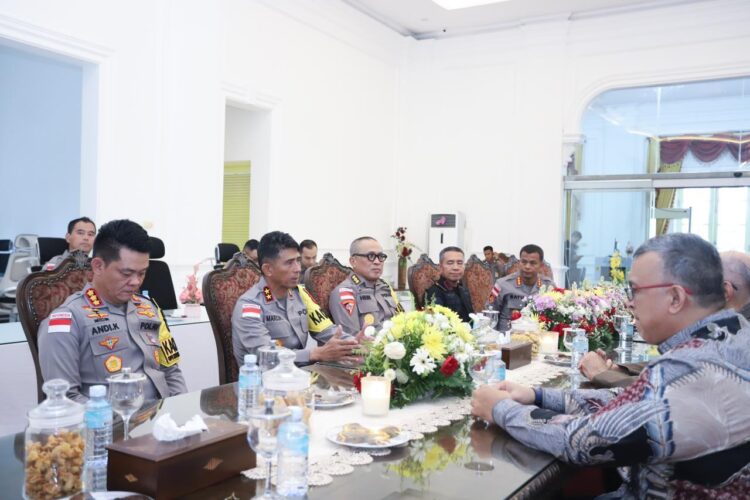 Kapolda Aceh Irjen Pol Drs Marzuki Ali Basyah M M melaksanakan kegiatan silaturahmi sekaligus halal bihalal bersama unsur Forum Koordinasi Pimpinan Daerah Forkopimda Aceh Senin 2332026 KETIKKABARcom Kapolda Aceh Irjen Pol Drs Marzuki Ali Basyah M M melaksanakan kegiatan silaturahmi sekaligus halal bihalal bersama unsur Forum Koordinasi Pimpinan Daerah Forkopimda Aceh Senin 2332026