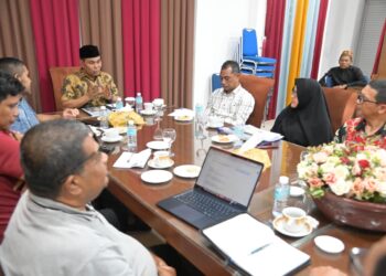 Bupati Aceh Besar, H Muharram Idris menyampaikan paparan saat menerima audiensi dengan PT. Mitra Aksi Insani di Gedung Dekrasda, Gampong Gani, Kecamatan Ingin Jaya, Aceh Besar, Sabtu (28/03/2026). FOTO/MC ACEH BESAR