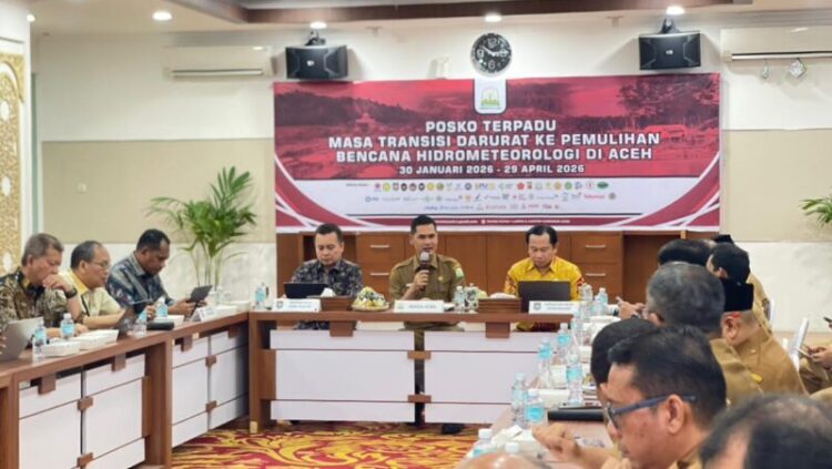 Sekda Aceh Muhammad Nasir bersama tim Itjen Kemendagri menggelar rapat monitoring dan evaluasi penggunaan tambahan anggaran Transfer ke Daerah TKD 2026 bersama beberpa Kepala SKPA di Kantor Gubernur Aceh Senin 3012026