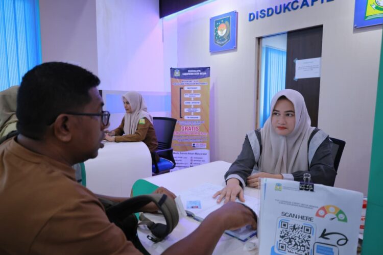 Petugas layanan MPP Aceh Besar sedang melayani masyarakat di MPP Aceh Besar Lambaro Kecamatan Ingin Jaya Senin 3032026 FOTOMC ACEH BESAR KETIKKABARcom Petugas layanan MPP Aceh Besar sedang melayani masyarakat di MPP Aceh Besar Lambaro Kecamatan Ingin Jaya Senin 3032026 FOTOMC ACEH BESAR