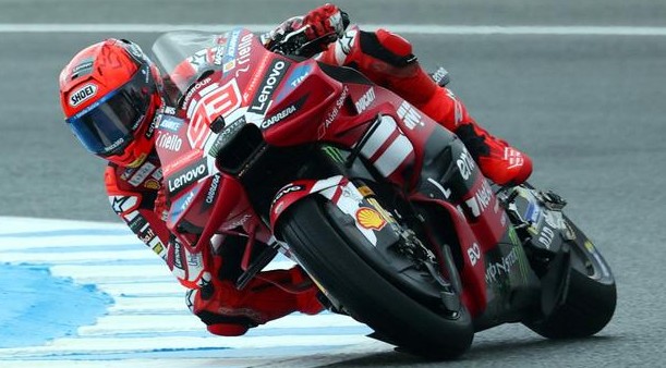 Pebalap Ducati Lenovo Marc Marquez berhasil keluar sebagai pemenang dalam sesi sprint race MotoGP Spanyol 2026 yang berlangsung dramatis di Sirkuit Jerez Sabtu 2542026 malam WIB FOTO AFP KETIKKABARcom Pebalap Ducati Lenovo Marc Marquez berhasil keluar sebagai pemenang dalam sesi sprint race MotoGP Spanyol 2026 yang berlangsung dramatis di Sirkuit Jerez Sabtu 2542026 malam WIB FOTO AFP