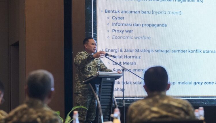 Asisten Intelijen Asintel Panglima TNI Mayjen Rio Firdianto mengumpulkan para komandan satuan dan aparat intelijen TNI wilayah Kepulauan Riau di Ballroom Hotel Mariot Harbour Bay Batam Kepulauan Riau FOTO Ist