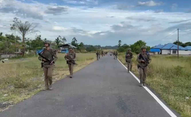 Satgas Operasi Damai Cartenz memperkuat stabilitas keamanan wilayah melalui kegiatan patroli humanis di Kenyam Kabupaten Nduga pada Kamis 1642026 KETIKKABARcom Satgas Operasi Damai Cartenz memperkuat stabilitas keamanan wilayah melalui kegiatan patroli humanis di Kenyam Kabupaten Nduga pada Kamis 1642026