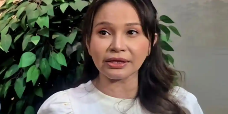 Penyanyi Rossa resmi melaporkan sejumlah akun media sosial ke Bareskrim Polri atas dugaan pencemaran nama baik dan fitnah terkait narasi operasi plastik oplas gagal FOTO Warta Kota KETIKKABARcom Penyanyi Rossa resmi melaporkan sejumlah akun media sosial ke Bareskrim Polri atas dugaan pencemaran nama baik dan fitnah terkait narasi operasi plastik oplas gagal FOTO Warta Kota