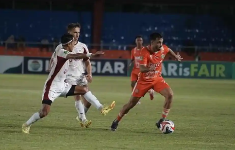 Persiraja Banda Aceh harus puas berbagi poin setelah ditahan imbang 22 oleh Garudayaksa FC dalam laga lanjutan Kompetisi Liga 2 Pegadaian Championship 20252026 di Stadion H Dimurthala Lampineung Banda Aceh pada Minggu 1942026 malam FOTO Serambinews KETIKKABARcom Persiraja Banda Aceh harus puas berbagi poin setelah ditahan imbang 2 2 oleh Garudayaksa FC dalam laga lanjutan Kompetisi Liga 2 Pegadaian Championship 20252026 di Stadion H Dimurthala Lampineung Banda Aceh pada Minggu 1942026 malam FOTO Serambinews