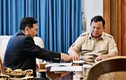 Presiden Prabowo Subianto menggelar pertemuan empat mata dengan Ketua Dewan Ekonomi Nasional DEN Luhut Binsar Pandjaitan di Istana Merdeka Jakarta pada Selasa 2142026 KETIKKABARcom Presiden Prabowo Subianto menggelar pertemuan empat mata dengan Ketua Dewan Ekonomi Nasional DEN Luhut Binsar Pandjaitan di Istana Merdeka Jakarta pada Selasa 2142026