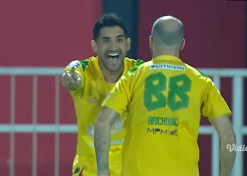 Persebaya Surabaya sukses mencuri tiga poin penuh setelah menumbangkan tuan rumah Malut United dengan skor 2-0 pada laga pekan ke-29 BRI Super League, di Stadion Kie Raha, Ternate, pada Kamis (23/4/2026)./ FOTO: Tangkap Layar Youtube