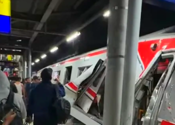 Kecelakaan kereta api hebat yang melibatkan KA Argo Bromo Anggrek dan KRL Commuter Line terjadi di Stasiun Bekasi pada Senin (27/4/2026) malam. [FOTO: Ist]