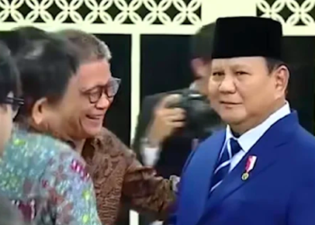 Momen keakraban Presiden Prabowo Subianto bersama pengamat politik Rocky Gerung dan aktivis Syahganda Nainggolan di Istana Kepresidenan menjadi pusat perhatian publik pada Senin 2742026 FOTO Ist
