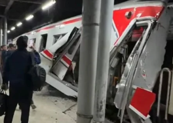 Kecelakaan kereta api hebat yang melibatkan KA Argo Bromo Anggrek dan KRL Commuter Line terjadi di Stasiun Bekasi pada Senin (27/4/2026) malam. [FOTO: Ist]