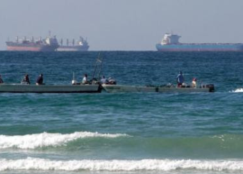 AS memblokade pelabuhan-pelabuhan Iran di Selat Hormuz dengan melarang akses kapal masuk maupun keluar pelabuhan. [FOTO: NET]