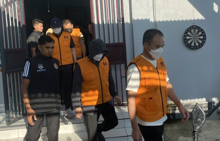 Kantor Imigrasi Kelas I TPI Gorontalo mendeportasi empat warga negara asing WNA asal China berinisial DA CC MZ dan FG FOTO NET KETIKKABARcom Kantor Imigrasi Kelas I TPI Gorontalo mendeportasi empat warga negara asing WNA asal China berinisial DA CC MZ dan FG FOTO NET