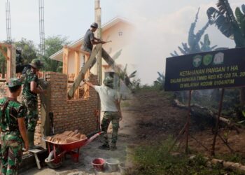 Memasuki hari kelima, Satgas TMMD Reguler ke-128 Kodim 0104/Aceh Timur terus memacu progres pembangunan fisik dan program ketahanan pangan di Desa Alue Canang, Kecamatan Birem Bayeun, Kabupaten Aceh Timur, Minggu (26/04/2026). [FOTO: KODAM IM]