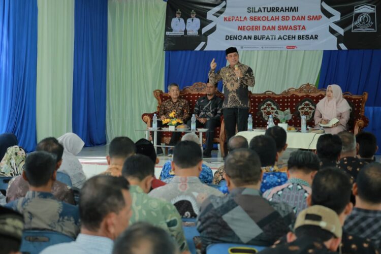 Bupati Aceh Besar Muharram Idris bertemu dengan Kepala Sekolah SDSMP Negeri dan Swasta di UDKP Indrapuri Kamis 02042026 FOTOMC ACEH BESAR