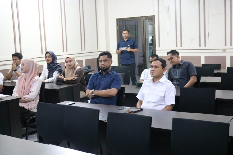 Wakil Gubernur Aceh Fadhlullah SE sedang melaksanakan kuliah Program Magister Manajemen di Universitas Syiah Kuala Jumat 0342026 KETIKKABARcom Wakil Gubernur Aceh Fadhlullah SE sedang melaksanakan kuliah Program Magister Manajemen di Universitas Syiah Kuala Jumat 0342026