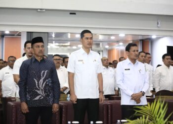 Sekretaris Daerah Aceh M Nasir SIP M SI membuka forum Konsultasi Publik Rancangan Awal rencana kerja Pemerintah Aceh Tahun 2027 di Aula Hotel Grand Nanggroe Aceh Banda Aceh 842026