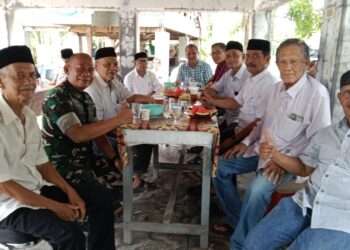 Wakil Bupati Aceh Besar, Syukri A Jalil saat menghadiri halal bihalal di Balai Pengajian Arba'in Gampong Lamsayun Kecamatan Ingin Jaya, pada Rabu (8/4/2026). FOTO/ MC ACEH BESAR