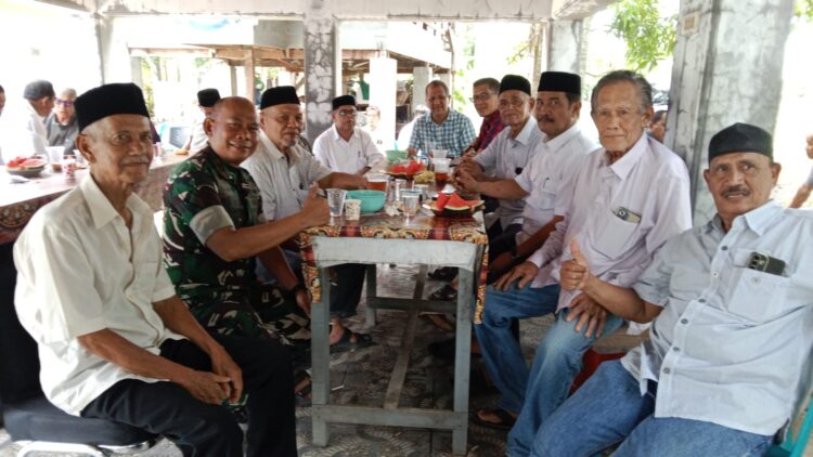 Wakil Bupati Aceh Besar Syukri A Jalil saat menghadiri halal bihalal di Balai Pengajian Arbain Gampong Lamsayun Kecamatan Ingin Jaya pada Rabu 842026 FOTO MC ACEH BESAR KETIKKABARcom Wakil Bupati Aceh Besar Syukri A Jalil saat menghadiri halal bihalal di Balai Pengajian Arbain Gampong Lamsayun Kecamatan Ingin Jaya pada Rabu 842026 FOTO MC ACEH BESAR