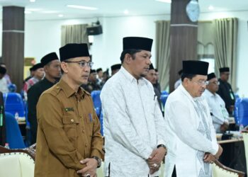 Staf Ahli Bupati Adi Darma SPd MPd, menghadiri Rakor MPU se-Aceh tahun 2026 di Aula Tgk H Abdullah Ujong Rimba, Komplek MPU Aceh, Kecamatan Darul Imarah, Kabupaten Aceh Besar, Selasa (14/4/2026). FOTO/ MC ACEH BESAR