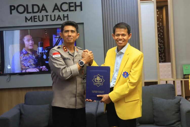 Polda Aceh bersama Universitas Teuku Umar UTU resmi menjalin kerja sama strategis sekaligus penandatanganan nota kesepahaman MoU yang berlangsung di ruang kerja Kapolda Aceh Mapolda Aceh Selasa 14 April 2026 FOTOHUMAS POLDA ACEH KETIKKABARcom Polda Aceh bersama Universitas Teuku Umar UTU resmi menjalin kerja sama strategis sekaligus penandatanganan nota kesepahaman MoU yang berlangsung di ruang kerja Kapolda Aceh Mapolda Aceh Selasa 14 April 2026 FOTOHUMAS POLDA ACEH