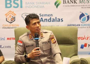 Kapolda Aceh Irjen Pol Drs Marzuki Ali Basyah MM menjadi narasumber dalam kegiatan Uji Kompetensi Wartawan UKW dan Seminar Nasional di Ayani Hotel Peunayong Rabu 15 April 2026 KETIKKABARcom Kapolda Aceh Irjen Pol Drs Marzuki Ali Basyah MM menjadi narasumber dalam kegiatan Uji Kompetensi Wartawan UKW dan Seminar Nasional di Ayani Hotel Peunayong Rabu 15 April 2026