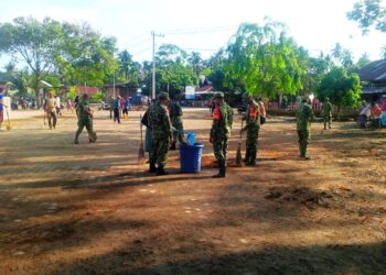 Sebanyak 180 peserta yang terdiri dari personel Kodim 0102/Pidie, Satpol PP, serta unsur pemerintah daerah dan masyarakat melaksanakan kegiatan Jum’at Bersih di Masjid Agung Tgk Chik Pante Geulima, Desa Meunasah Lhok, Kecamatan Meureudu, Kabupaten Pidie Jaya, pada Jumat (17/04/2026).